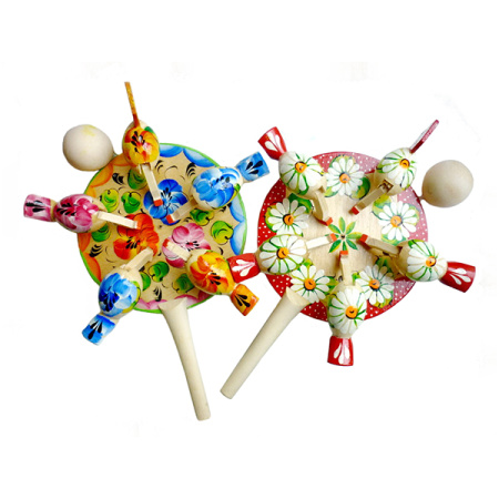 Курочки, клюющие пшено